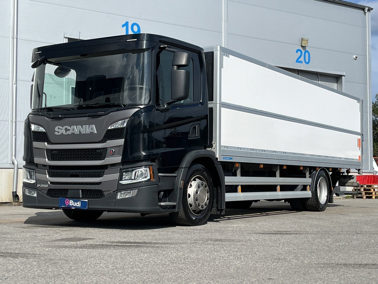 Lastbil Scania P250B4X2LB -2021 | Höj/Sänk | Full-luft - Box truck: picture 1 Lastbil Scania P250B4X2LB -2021 | Höj/Sänk | Full-luft - Box truck: picture 1