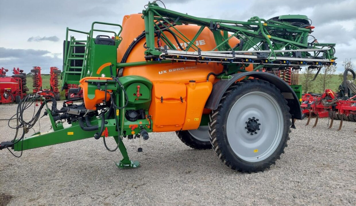 Amazone UX 5200 - 28m med Ama-Select - Trailed sprayer: picture 2 Amazone UX 5200 - 28m med Ama-Select - Trailed sprayer: picture 2