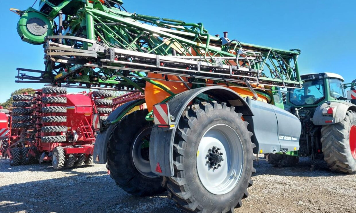 Amazone UX 6201 Super - 24-30-36m - Trailed sprayer: picture 4 Amazone UX 6201 Super - 24-30-36m - Trailed sprayer: picture 4