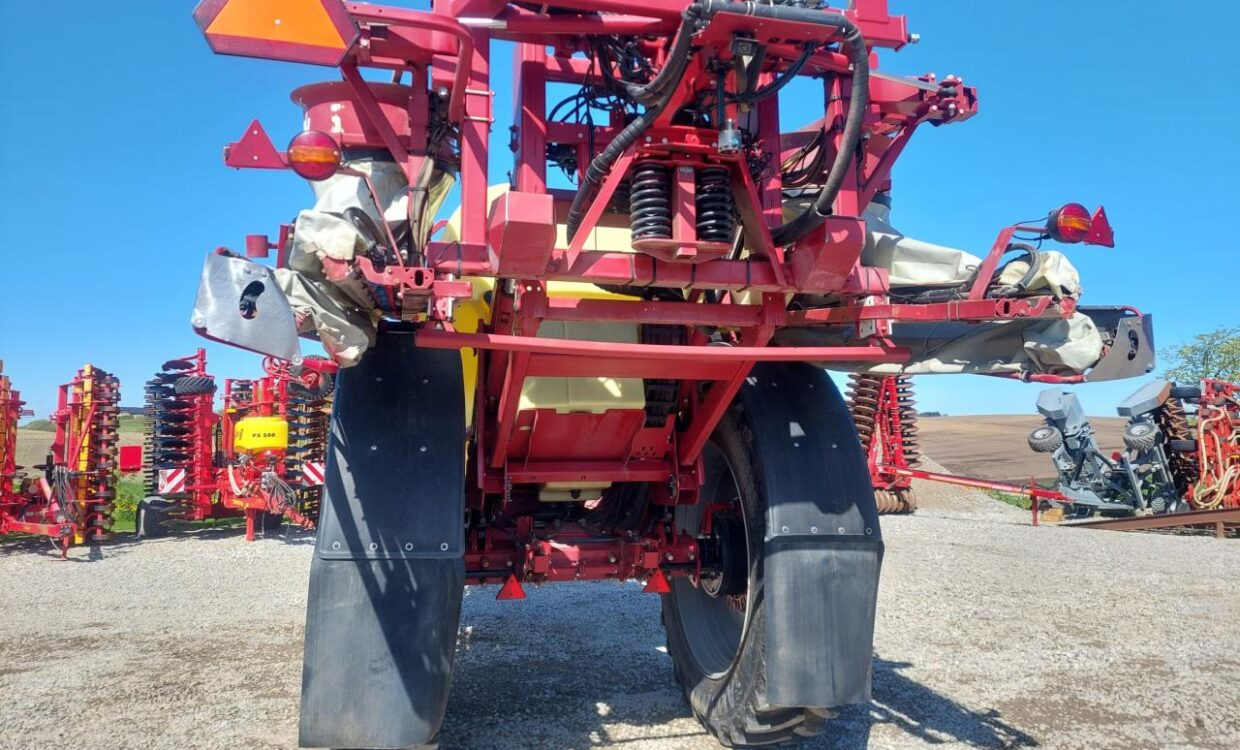 Hardi Commander 7000i - 28m Twin - Trailed sprayer: picture 3 Hardi Commander 7000i - 28m Twin - Trailed sprayer: picture 3