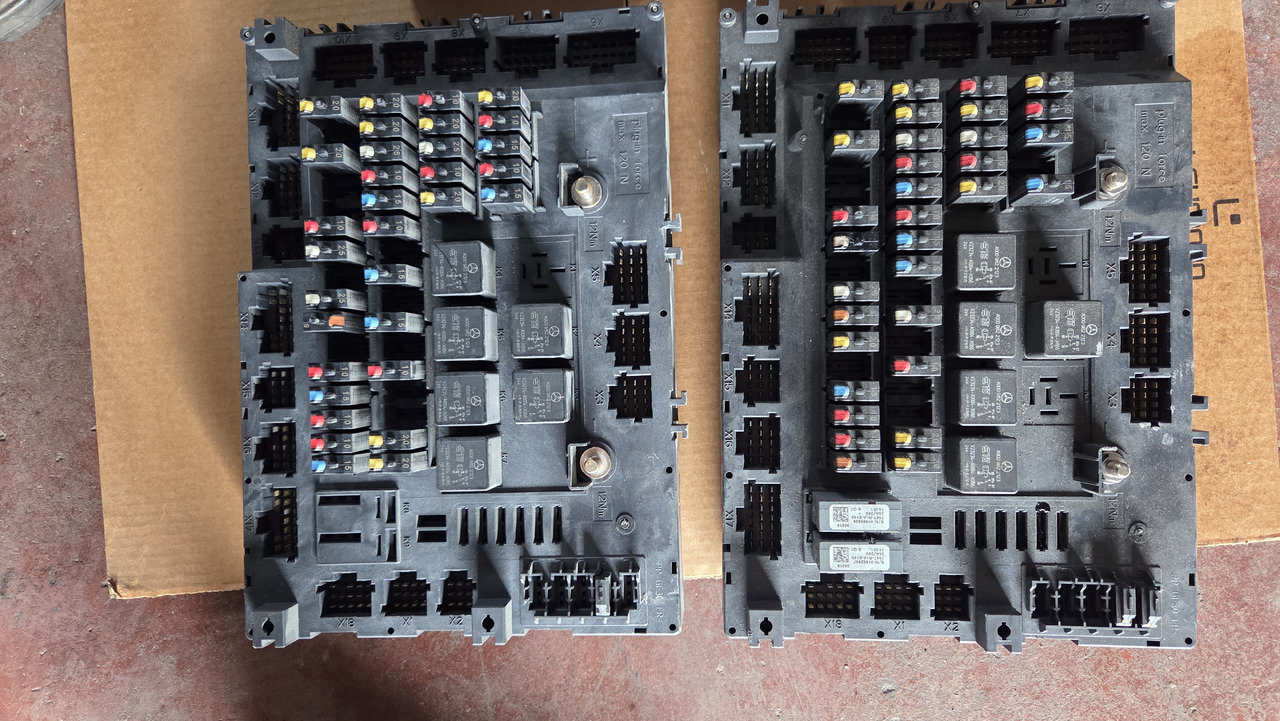 MERCEDES-BENZ Mercedes-Benz ACTROS ATEGO MP4 EURO 6 - Dashboard for Truck: picture 1 MERCEDES-BENZ Mercedes-Benz ACTROS ATEGO MP4 EURO 6 - Dashboard for Truck: picture 1