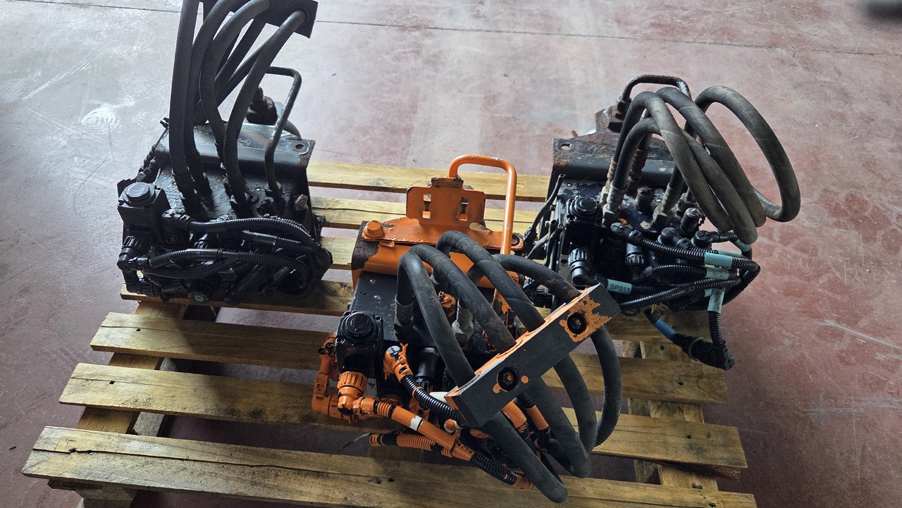 MERCEDES-BENZ STEERING UNIT - Steering wheel: picture 1 MERCEDES-BENZ STEERING UNIT - Steering wheel: picture 1