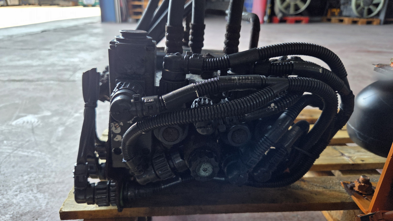 MERCEDES-BENZ STEERING UNIT - Steering wheel: picture 4 MERCEDES-BENZ STEERING UNIT - Steering wheel: picture 4