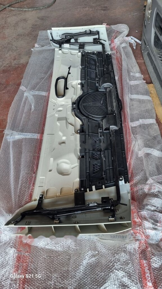 Mercedes-Benz MERCEDES ACTROS MP4 EURO 6 Mercedes-Benz ACTROS MP4 - Hood for Truck: picture 2 Mercedes-Benz MERCEDES ACTROS MP4 EURO 6 Mercedes-Benz ACTROS MP4 - Hood for Truck: picture 2