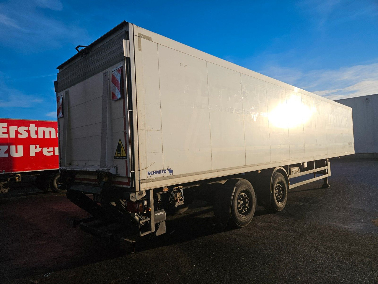Schmitz Cargobull SKO 20 mit LBW ohne Kühlaggregat - Closed box semi-trailer: picture 2 Schmitz Cargobull SKO 20 mit LBW ohne Kühlaggregat - Closed box semi-trailer: picture 2