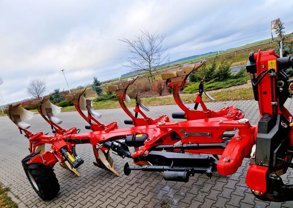 Gregoire Besson Gregoire Besson Rover 70 - Plough: picture 1 Gregoire Besson Gregoire Besson Rover 70 - Plough: picture 1