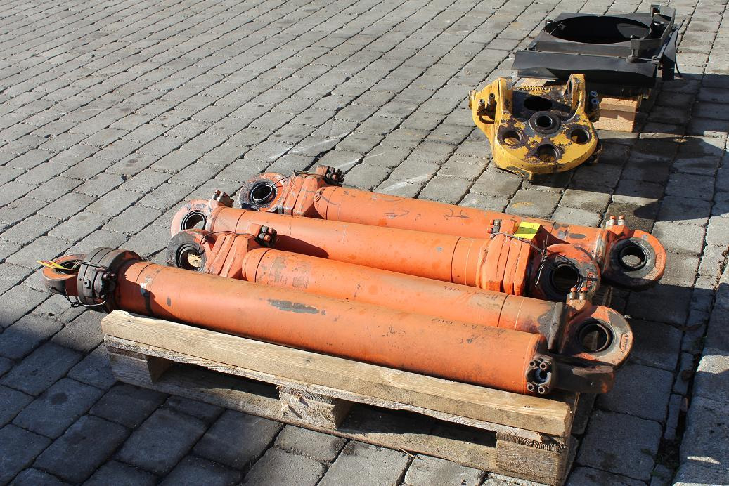 Atlas 1302 E - Hydraulic cylinder for Construction machinery: picture 1 Atlas 1302 E - Hydraulic cylinder for Construction machinery: picture 1