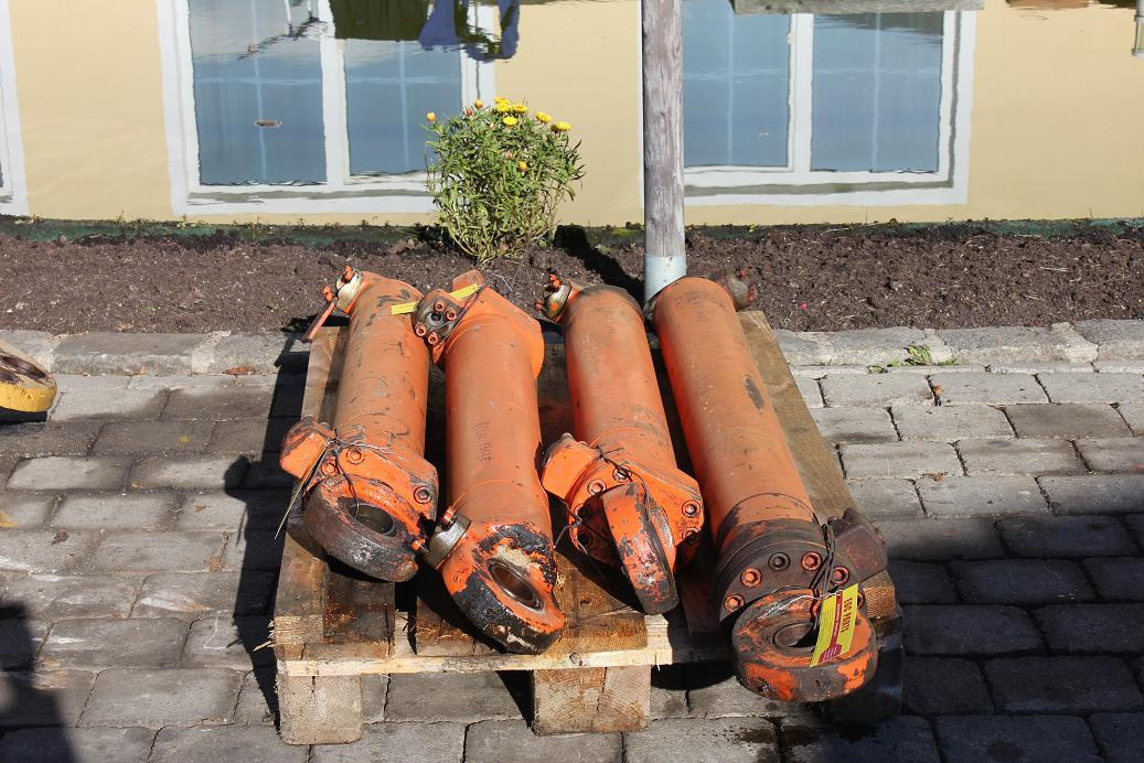 Atlas 1302 E - Hydraulic cylinder for Construction machinery: picture 4 Atlas 1302 E - Hydraulic cylinder for Construction machinery: picture 4