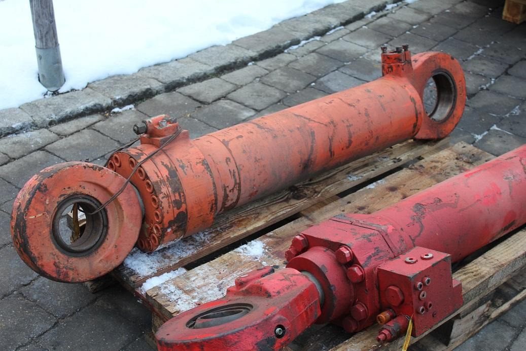 Atlas 1304, O&K MH/RH 4, City, Plus - Hydraulic cylinder for Construction machinery: picture 3 Atlas 1304, O&K MH/RH 4, City, Plus - Hydraulic cylinder for Construction machinery: picture 3