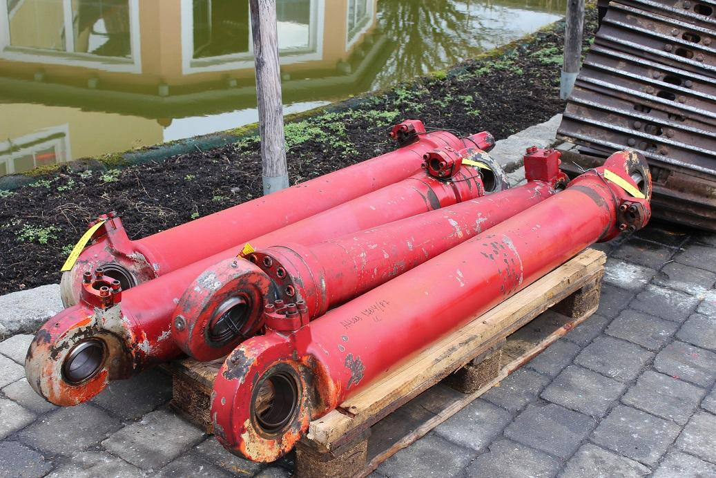 Atlas 1704 LC - Hydraulic cylinder for Construction machinery: picture 1 Atlas 1704 LC - Hydraulic cylinder for Construction machinery: picture 1