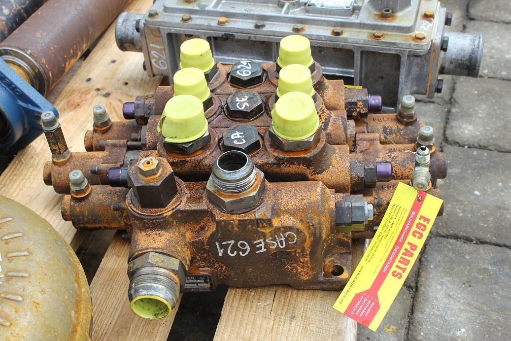 Case 621 - Hydraulic valve for Construction machinery: picture 1 Case 621 - Hydraulic valve for Construction machinery: picture 1