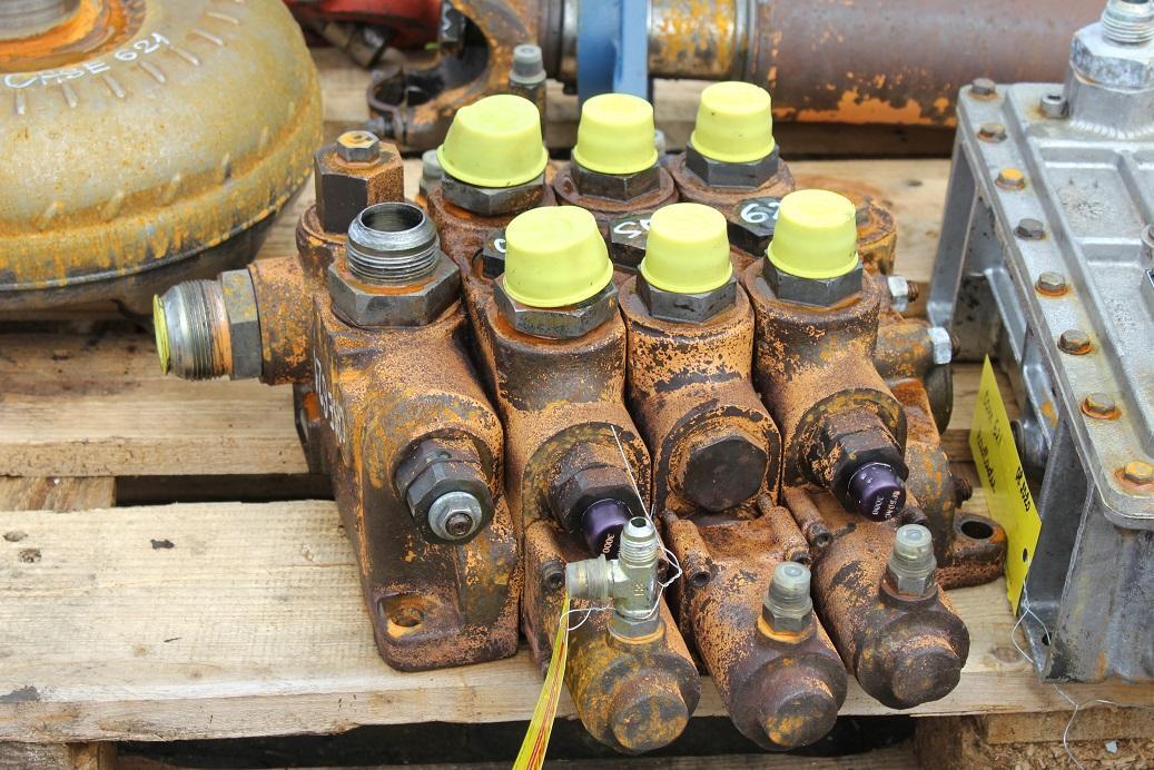 Case 621 - Hydraulic valve for Construction machinery: picture 2 Case 621 - Hydraulic valve for Construction machinery: picture 2