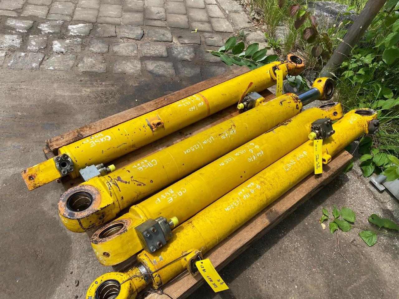 Case 888 P - Hydraulic cylinder for Construction machinery: picture 1 Case 888 P - Hydraulic cylinder for Construction machinery: picture 1