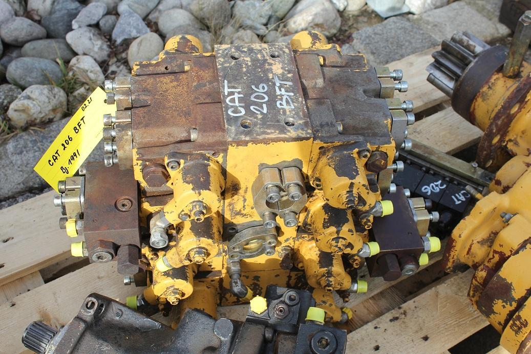 Caterpillar 206 BFT - Hydraulic valve for Construction machinery: picture 2 Caterpillar 206 BFT - Hydraulic valve for Construction machinery: picture 2