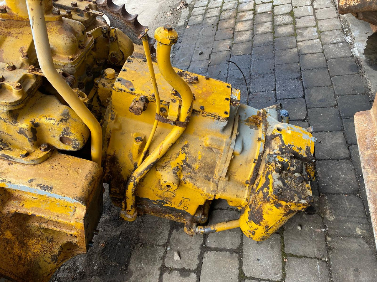 Caterpillar CAT D 951 - Gearbox for Construction machinery: picture 4 Caterpillar CAT D 951 - Gearbox for Construction machinery: picture 4