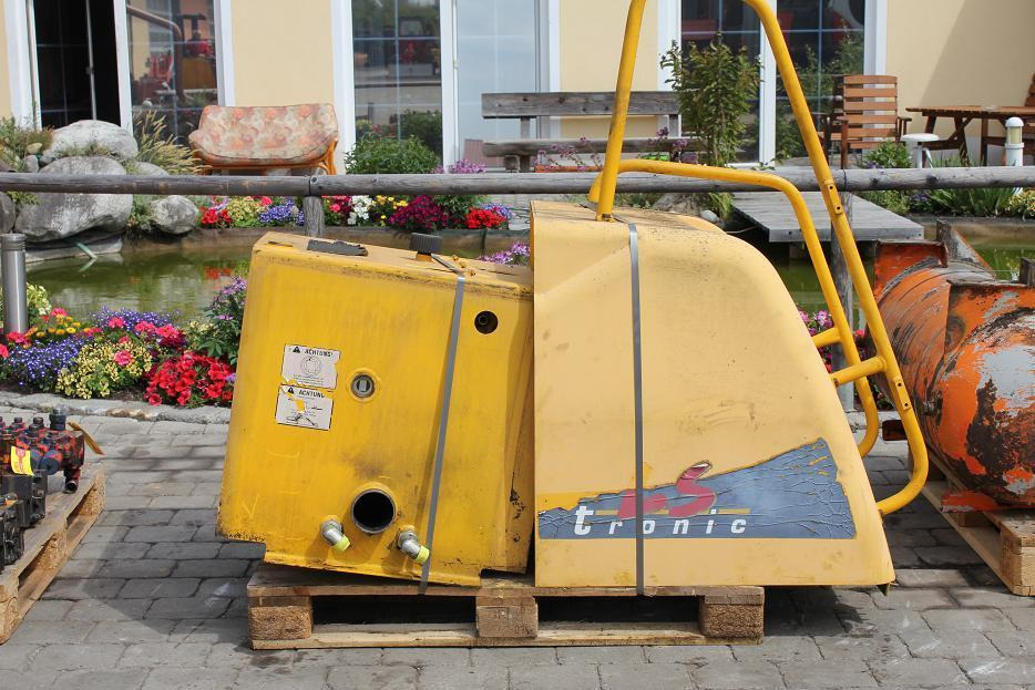 Furukawa 735 - Hydraulic tank for Construction machinery: picture 1 Furukawa 735 - Hydraulic tank for Construction machinery: picture 1