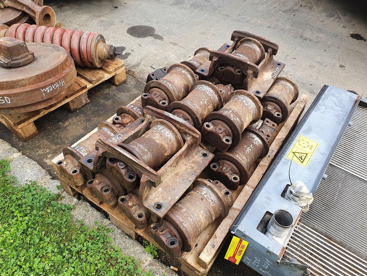Hitachi ZX 250 LC N 3 - Track roller for Crawler excavator: picture 5 Hitachi ZX 250 LC N 3 - Track roller for Crawler excavator: picture 5