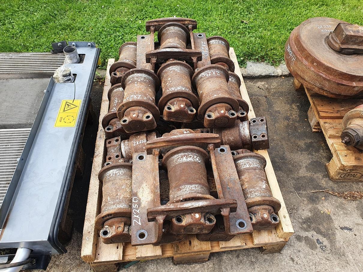 Hitachi ZX 250 LC N 3 - Track roller for Crawler excavator: picture 4 Hitachi ZX 250 LC N 3 - Track roller for Crawler excavator: picture 4
