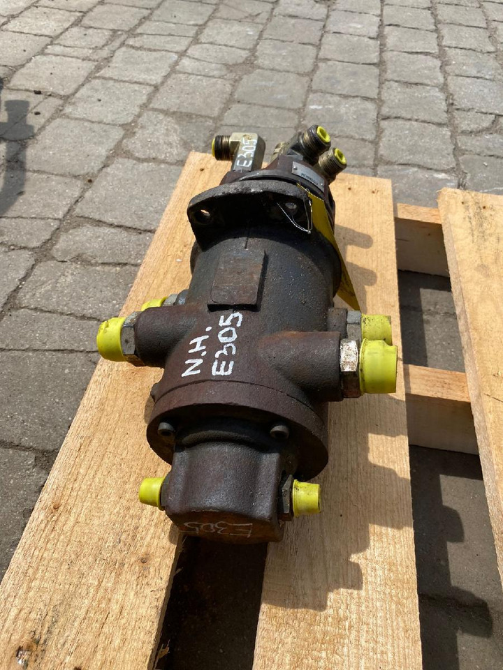 Holland E 305 - Swing motor for Crawler excavator: picture 1 Holland E 305 - Swing motor for Crawler excavator: picture 1