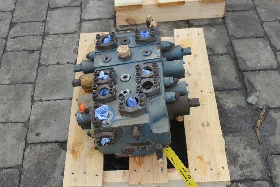 Liebherr 574 - Hydraulic valve for Construction machinery: picture 3 Liebherr 574 - Hydraulic valve for Construction machinery: picture 3