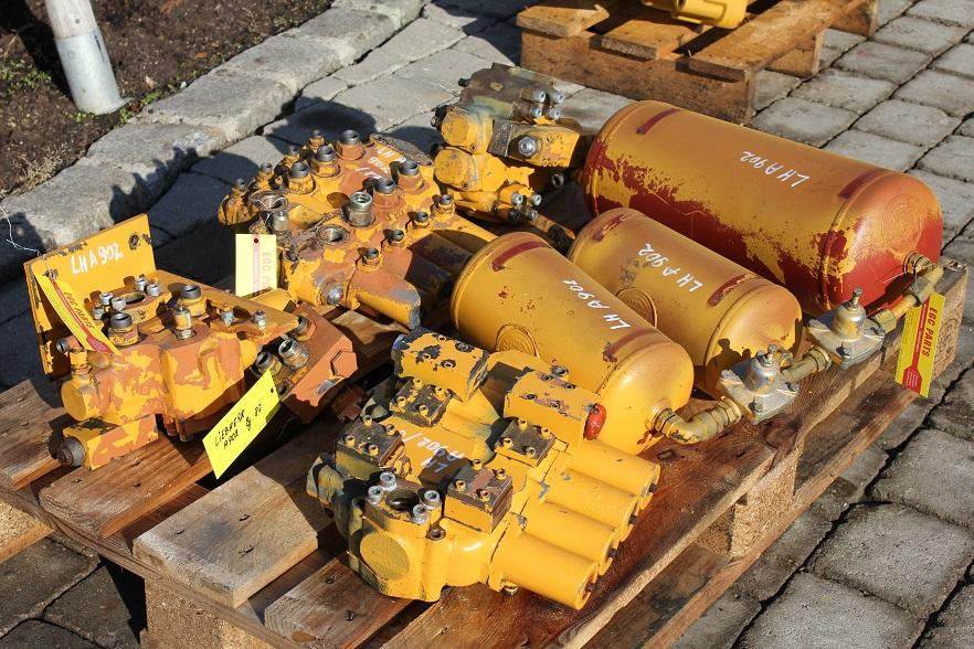 Liebherr A902 - Hydraulic valve for Construction machinery: picture 4 Liebherr A902 - Hydraulic valve for Construction machinery: picture 4
