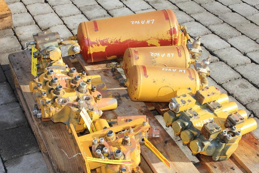 Liebherr A902 - Hydraulic valve for Construction machinery: picture 3 Liebherr A902 - Hydraulic valve for Construction machinery: picture 3