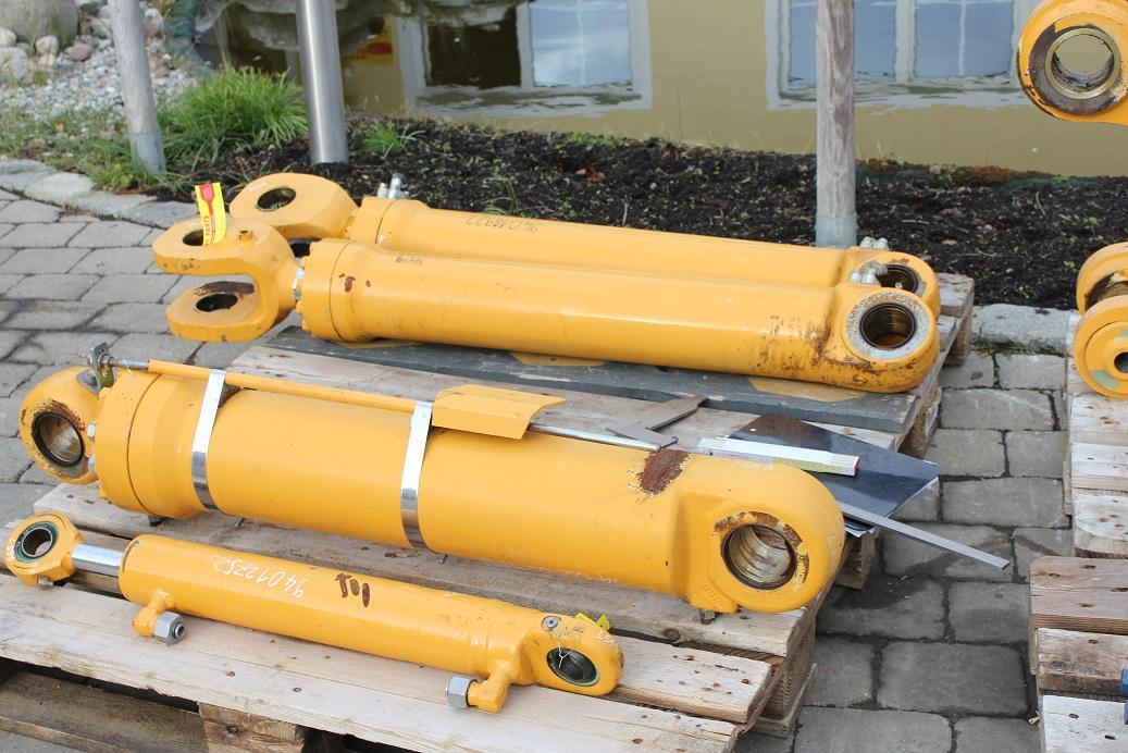 Liebherr L 556 - Hydraulic cylinder for Construction machinery: picture 4 Liebherr L 556 - Hydraulic cylinder for Construction machinery: picture 4