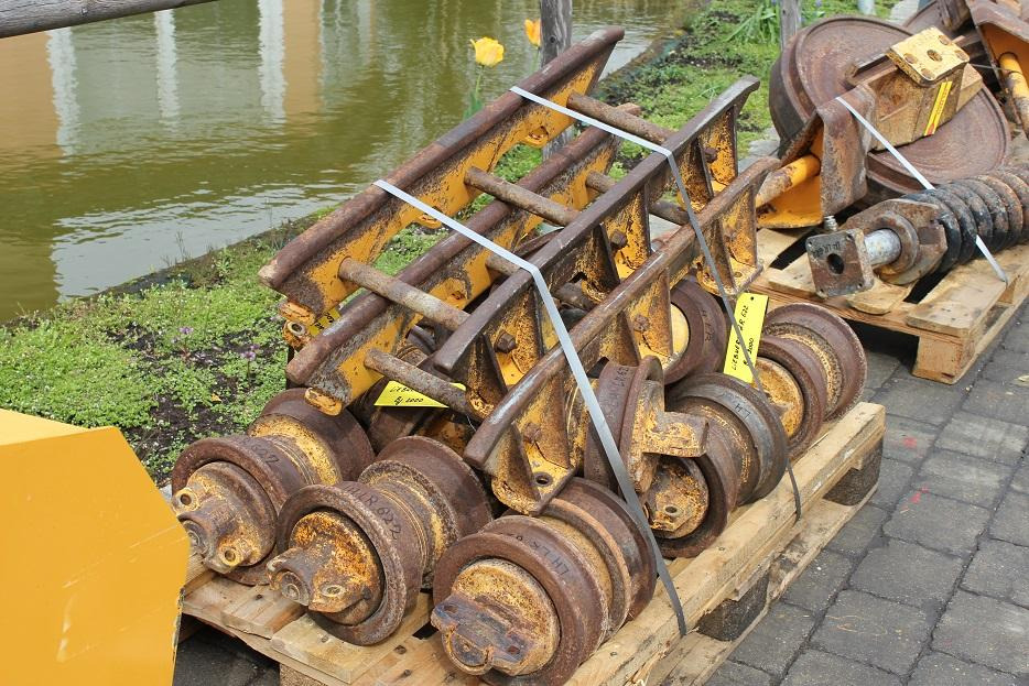 Liebherr LR 622 - Track roller for Construction machinery: picture 1 Liebherr LR 622 - Track roller for Construction machinery: picture 1