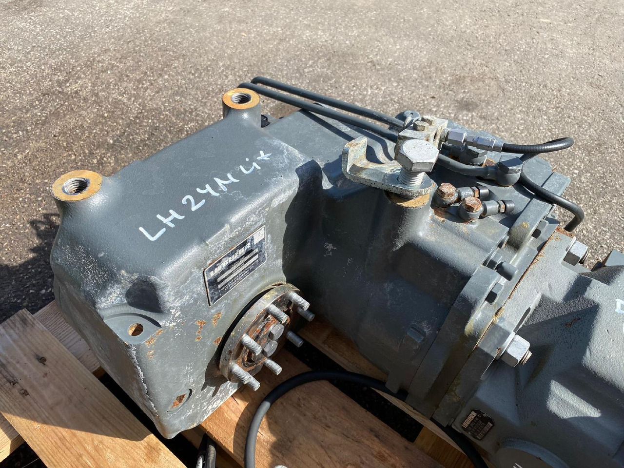 Liebherr ZF aus LH 24M - Gearbox for Construction machinery: picture 1 Liebherr ZF aus LH 24M - Gearbox for Construction machinery: picture 1