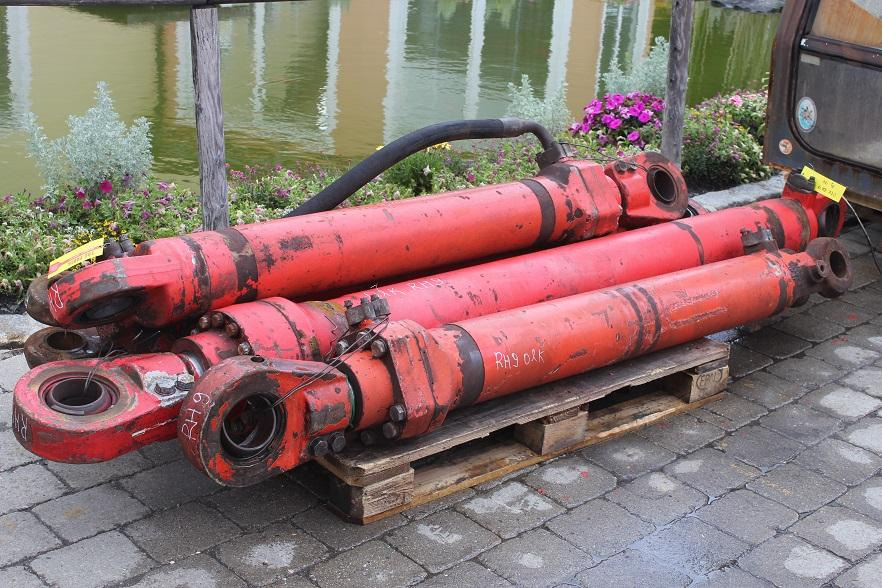 O&K RH 9 - Hydraulic cylinder for Construction machinery: picture 1 O&K RH 9 - Hydraulic cylinder for Construction machinery: picture 1