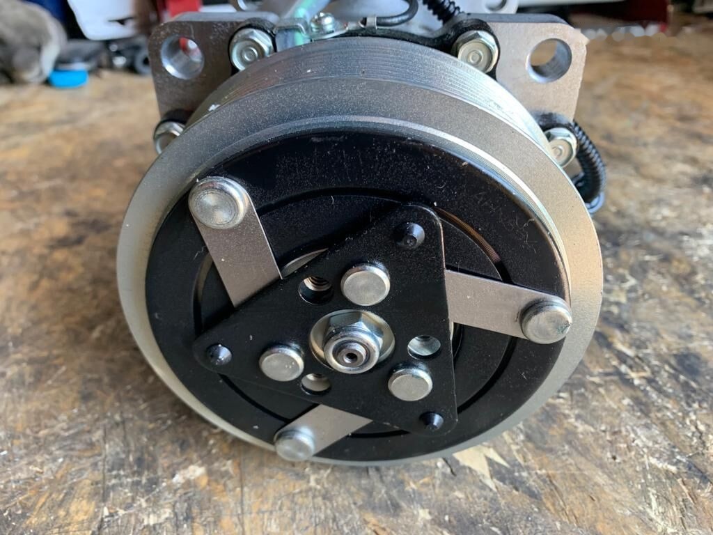 MAN Sanden SD7H15 51.77970-7028 MAN TGA TGM TGX TGL NEOPLAN BUS truck - AC compressor for Truck: picture 2 MAN Sanden SD7H15 51.77970-7028 MAN TGA TGM TGX TGL NEOPLAN BUS truck - AC compressor for Truck: picture 2