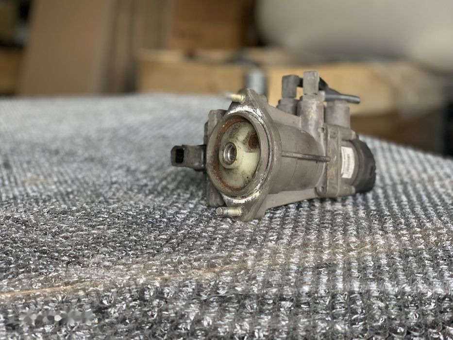 MAN zawór główny hamulcowy oryginał hurt K000926 MAN TGA K000926 - Brake cylinder for Truck: picture 2 MAN zawór główny hamulcowy oryginał hurt K000926 MAN TGA K000926 - Brake cylinder for Truck: picture 2