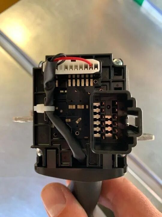 Scania PRZEŁĄCZNIK REFLEKTORÓW SYGNAŁÓW SKRĘTU CIĘŻARÓWKI 2653153 Scania truck - Steering column switch for Truck: picture 2 Scania PRZEŁĄCZNIK REFLEKTORÓW SYGNAŁÓW SKRĘTU CIĘŻARÓWKI 2653153 Scania truck - Steering column switch for Truck: picture 2