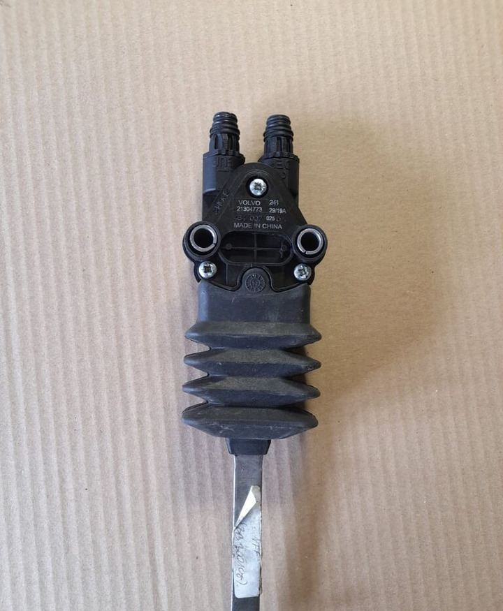 WABCO 21304773   Volvo FH / FM truck - Cab and interior for Truck: picture 3 WABCO 21304773   Volvo FH / FM truck - Cab and interior for Truck: picture 3