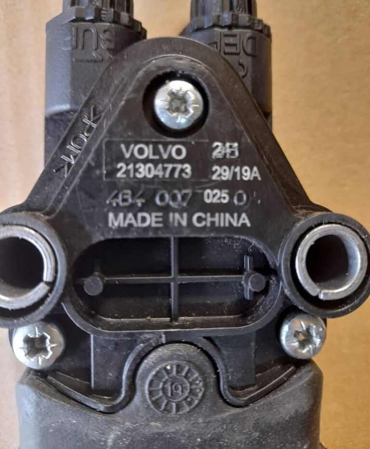 WABCO 21304773   Volvo FH / FM truck - Cab and interior for Truck: picture 2 WABCO 21304773   Volvo FH / FM truck - Cab and interior for Truck: picture 2