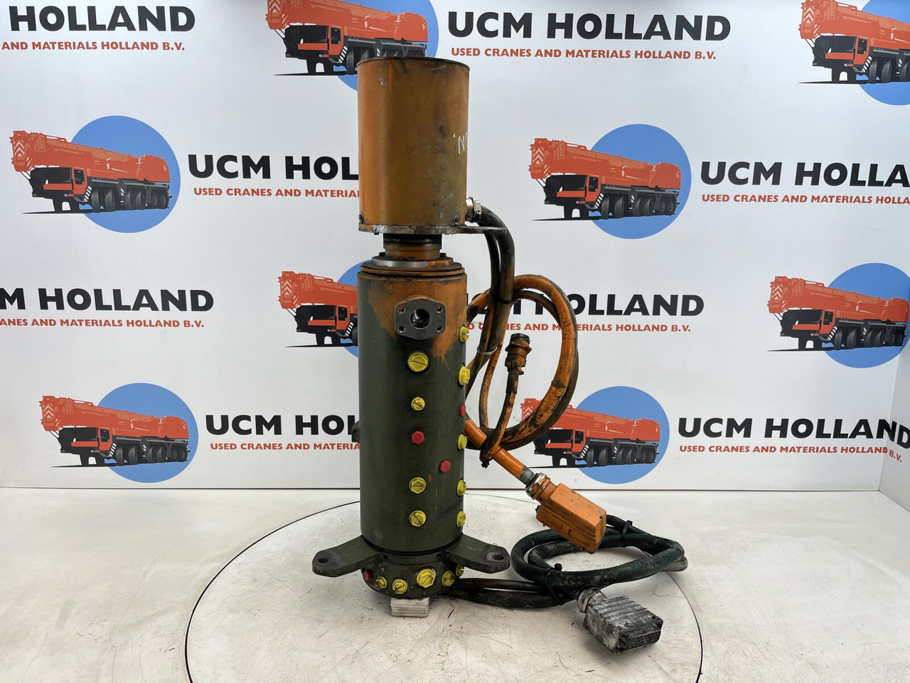 FAUN ATF 30-2 hydraulic and electric swivel - Hydraulic motor for Mobile crane: picture 1 FAUN ATF 30-2 hydraulic and electric swivel - Hydraulic motor for Mobile crane: picture 1