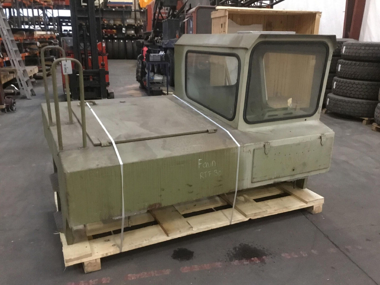 FAUN RTF 30 lower cabin - Cab for Mobile crane: picture 5 FAUN RTF 30 lower cabin - Cab for Mobile crane: picture 5