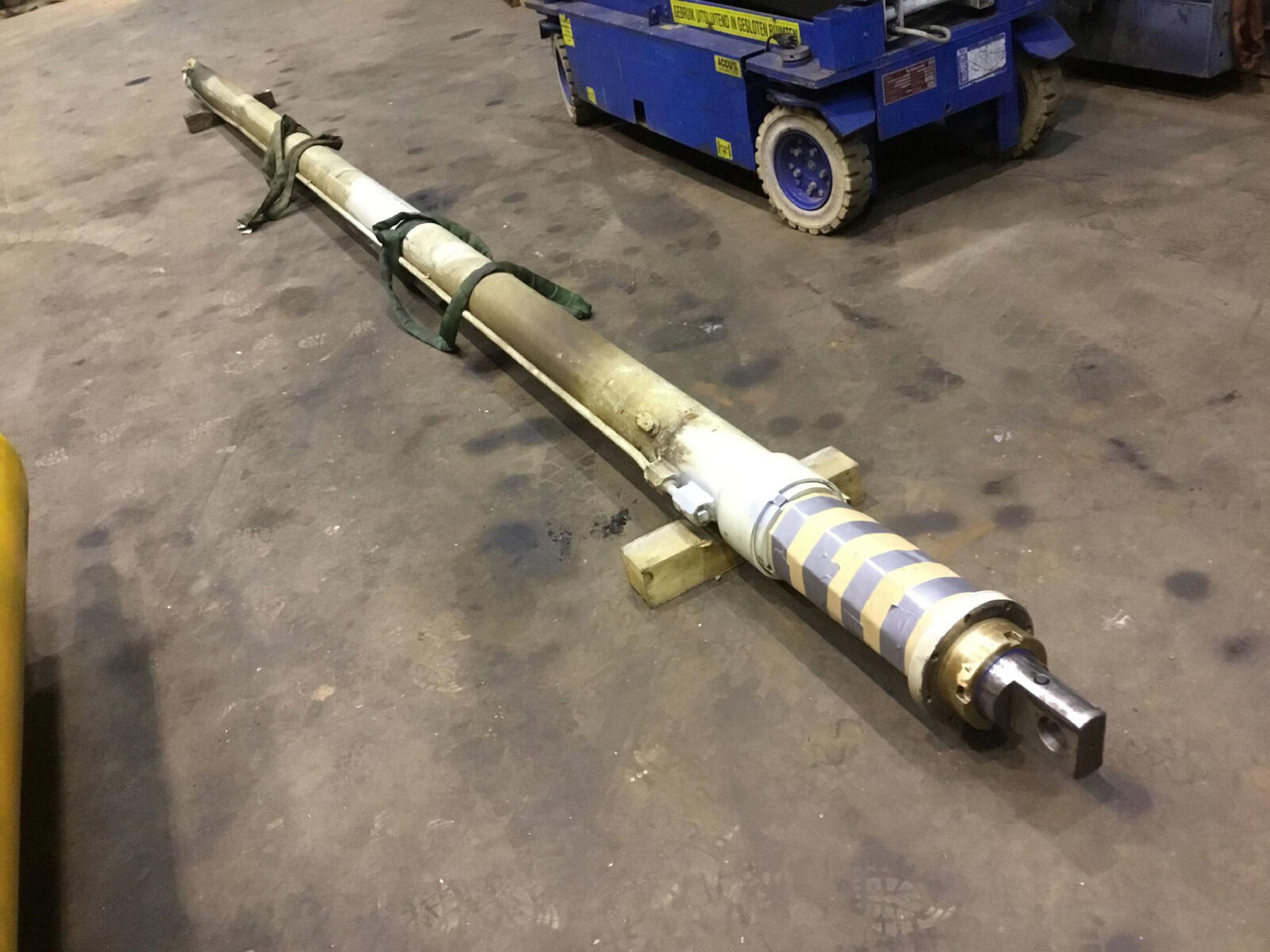 FAUN RTF 30 telescopic cylinder double - Hydraulic cylinder for Mobile crane: picture 2 FAUN RTF 30 telescopic cylinder double - Hydraulic cylinder for Mobile crane: picture 2