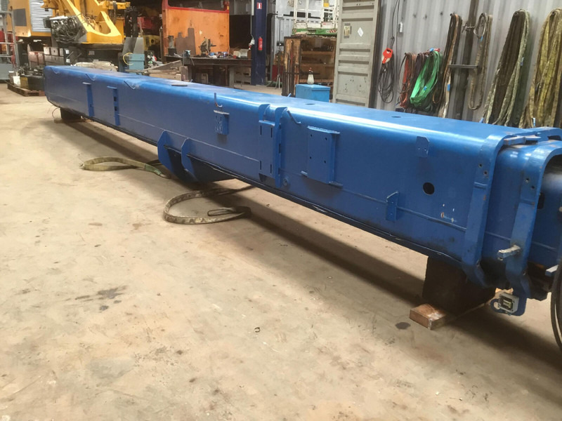 Grove GMK 3050 base section - Body and exterior for Crane: picture 1 Grove GMK 3050 base section - Body and exterior for Crane: picture 1