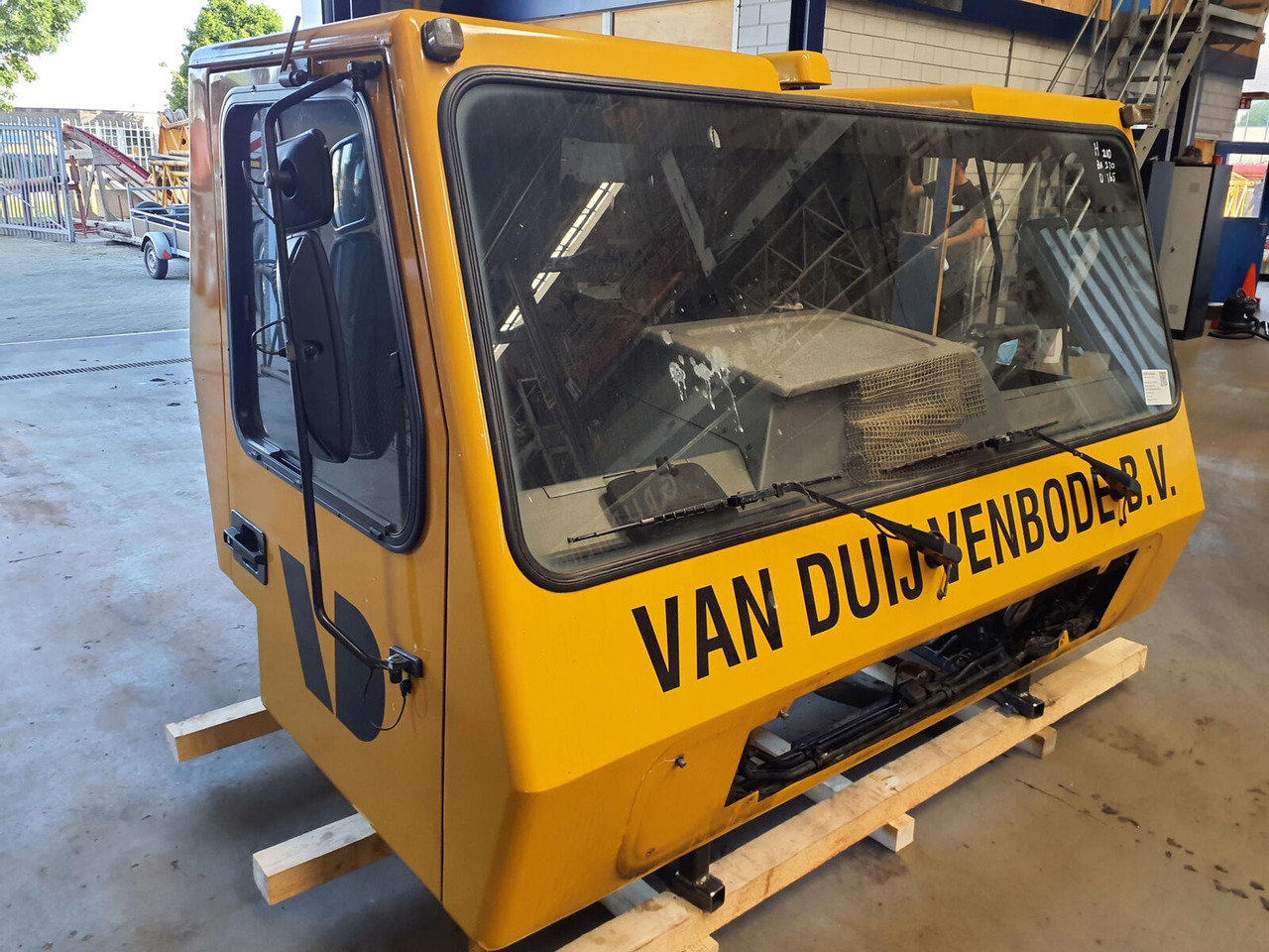 Grove GMK 3050 driver cabine complete - Cab for Mobile crane: picture 2 Grove GMK 3050 driver cabine complete - Cab for Mobile crane: picture 2