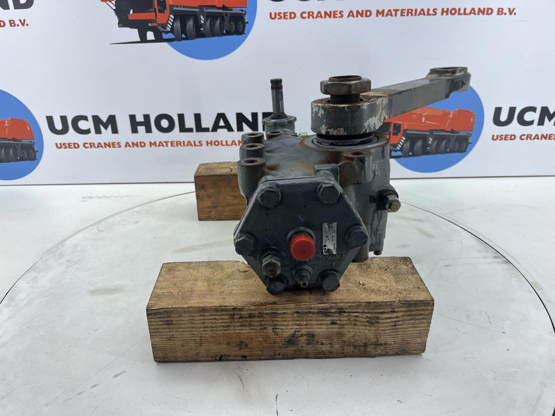 Grove GMK 3055 steering box - Steering column for Crane: picture 2 Grove GMK 3055 steering box - Steering column for Crane: picture 2