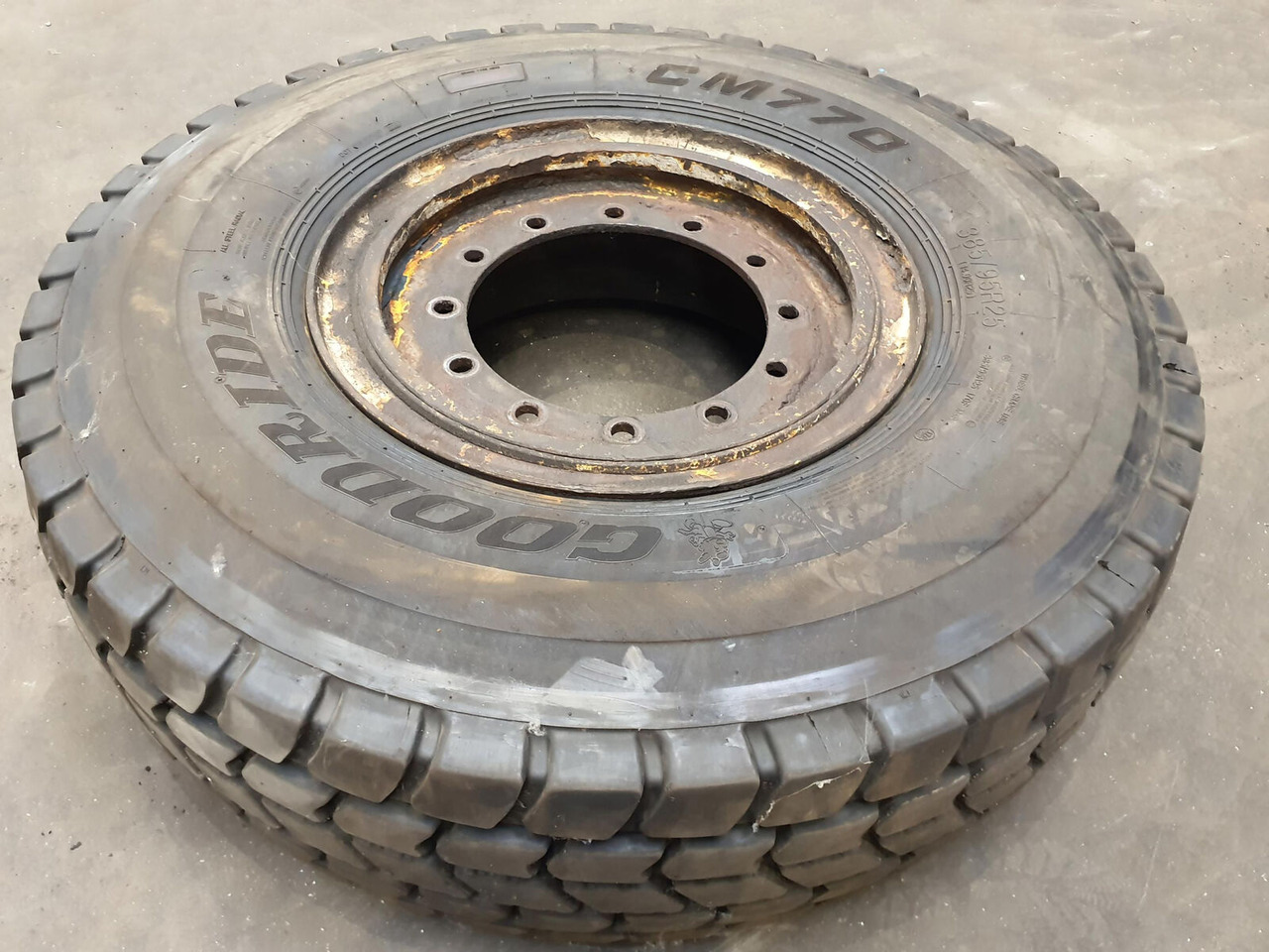 Grove Wheel 385/95R25 12 5.4 3p - Wheel and tire package for Crane: picture 2 Grove Wheel 385/95R25 12 5.4 3p - Wheel and tire package for Crane: picture 2