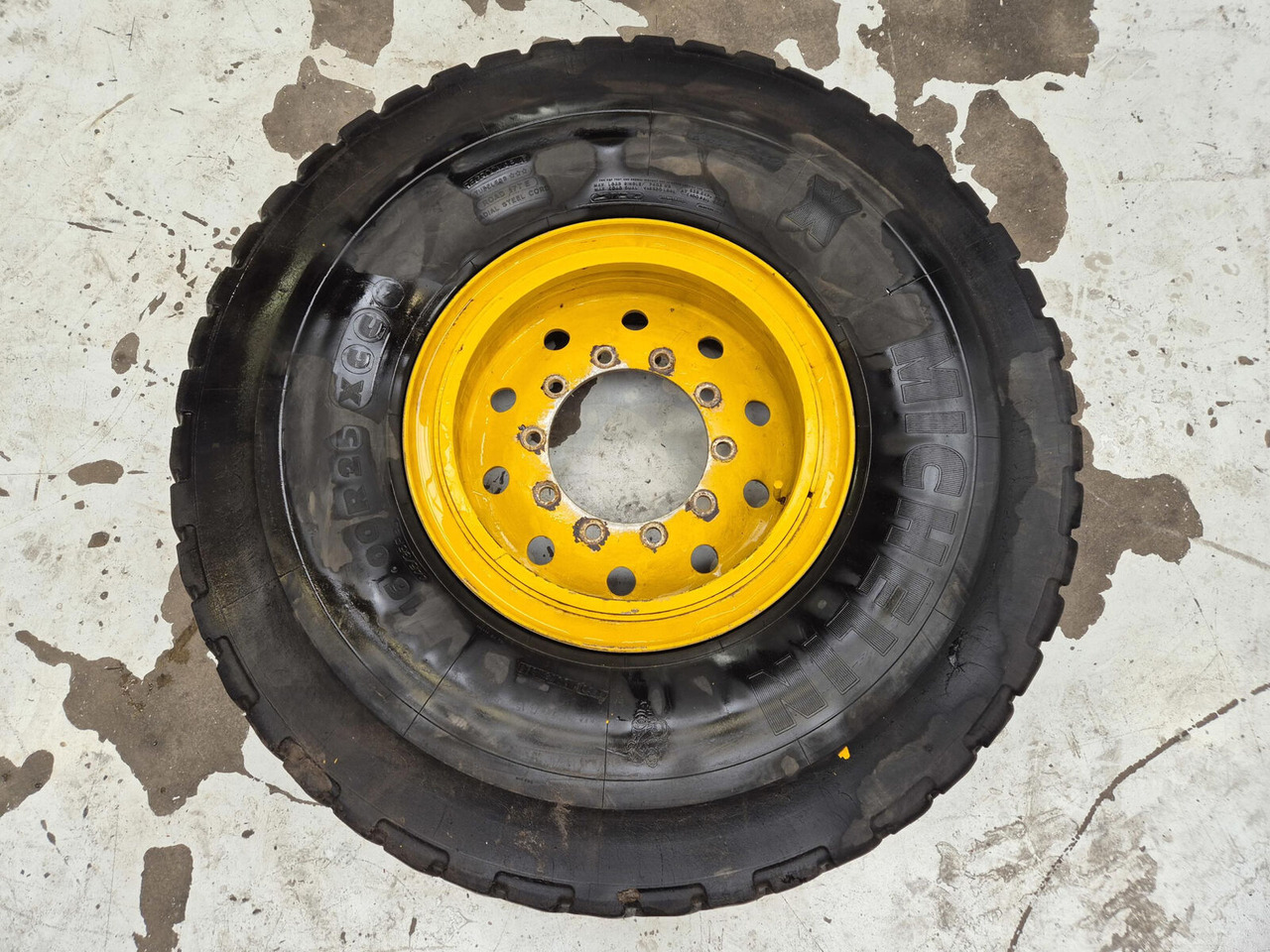 Grove Wheel 445/95R25 10 13 3p - Wheel and tire package for Crane: picture 2 Grove Wheel 445/95R25 10 13 3p - Wheel and tire package for Crane: picture 2