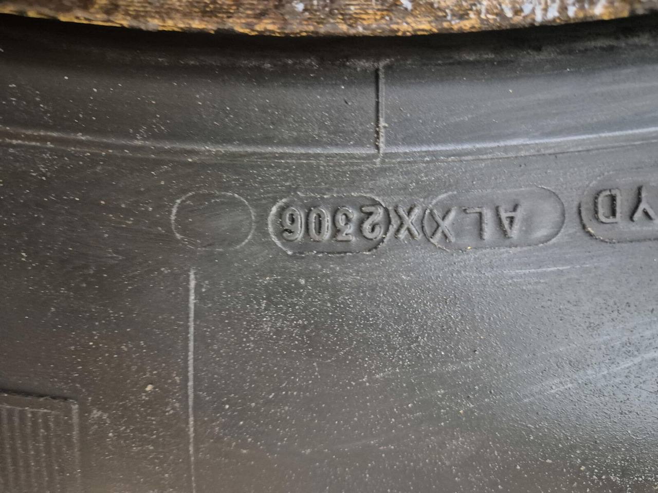 Grove Wheel 445/95R25 10 13 3p - Wheel and tire package for Crane: picture 4 Grove Wheel 445/95R25 10 13 3p - Wheel and tire package for Crane: picture 4