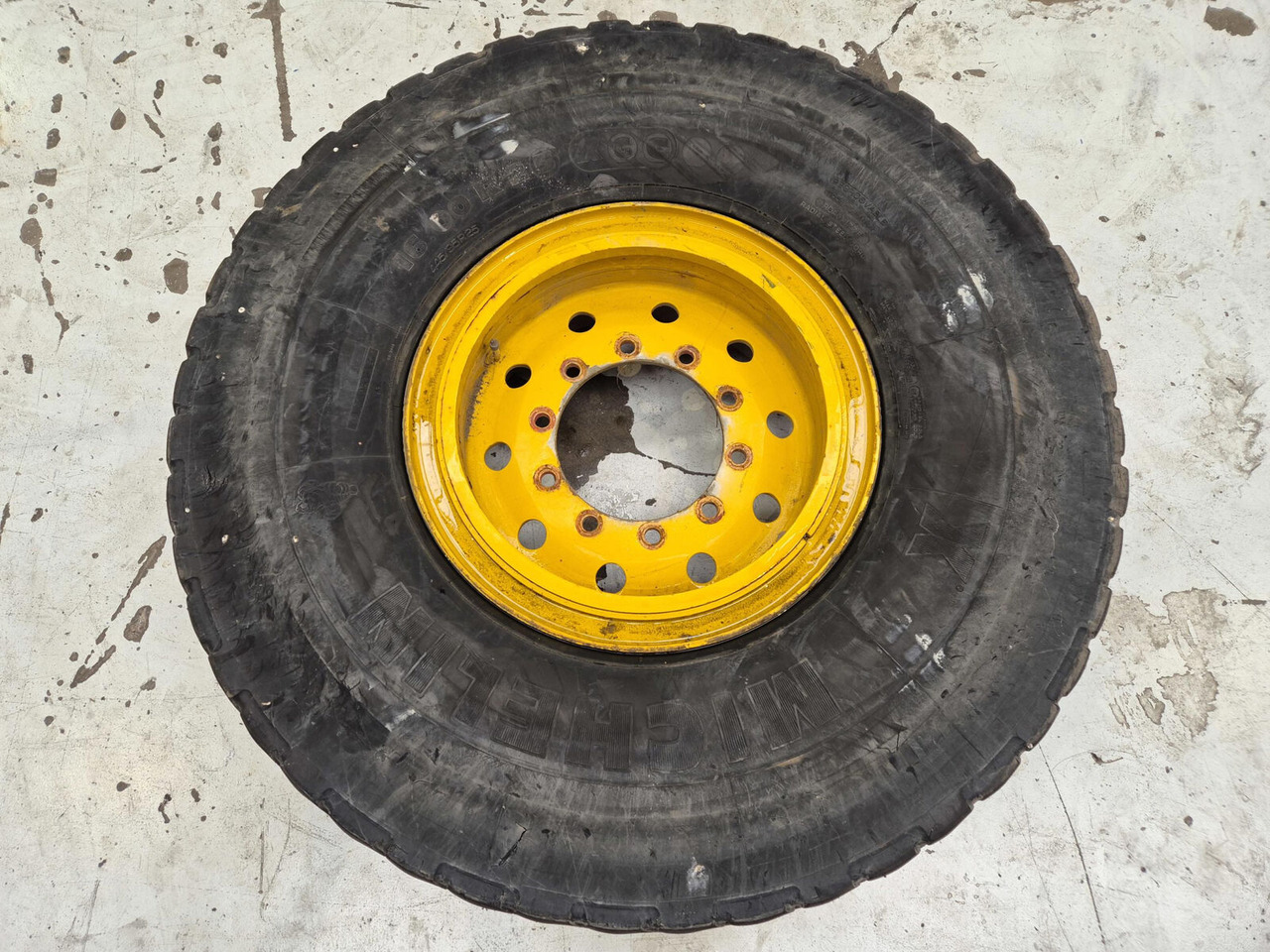 Grove Wheel 445/95R25 10 13 3p - Wheel and tire package for Crane: picture 2 Grove Wheel 445/95R25 10 13 3p - Wheel and tire package for Crane: picture 2