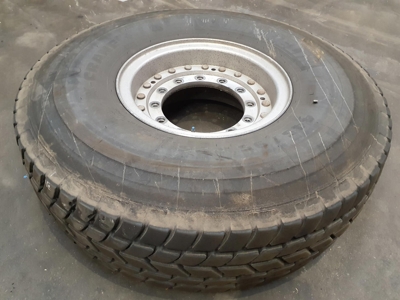 Grove Wheel 445/95R25 12 13.4 2p alu - Wheel and tire package: picture 2 Grove Wheel 445/95R25 12 13.4 2p alu - Wheel and tire package: picture 2