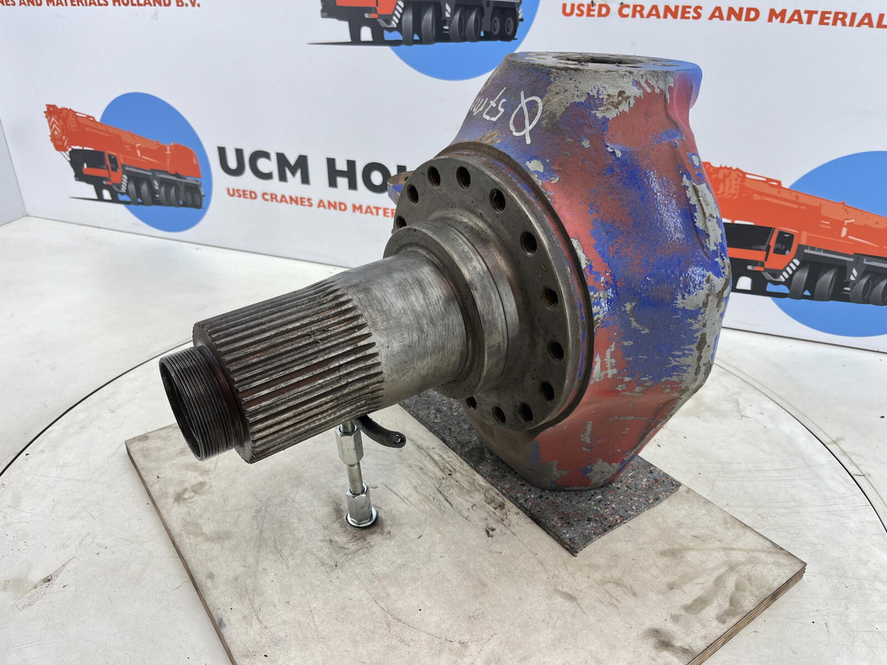 Kessler steering knuckle 16 holes with bracket - Steering knuckle for Mobile crane: picture 1 Kessler steering knuckle 16 holes with bracket - Steering knuckle for Mobile crane: picture 1