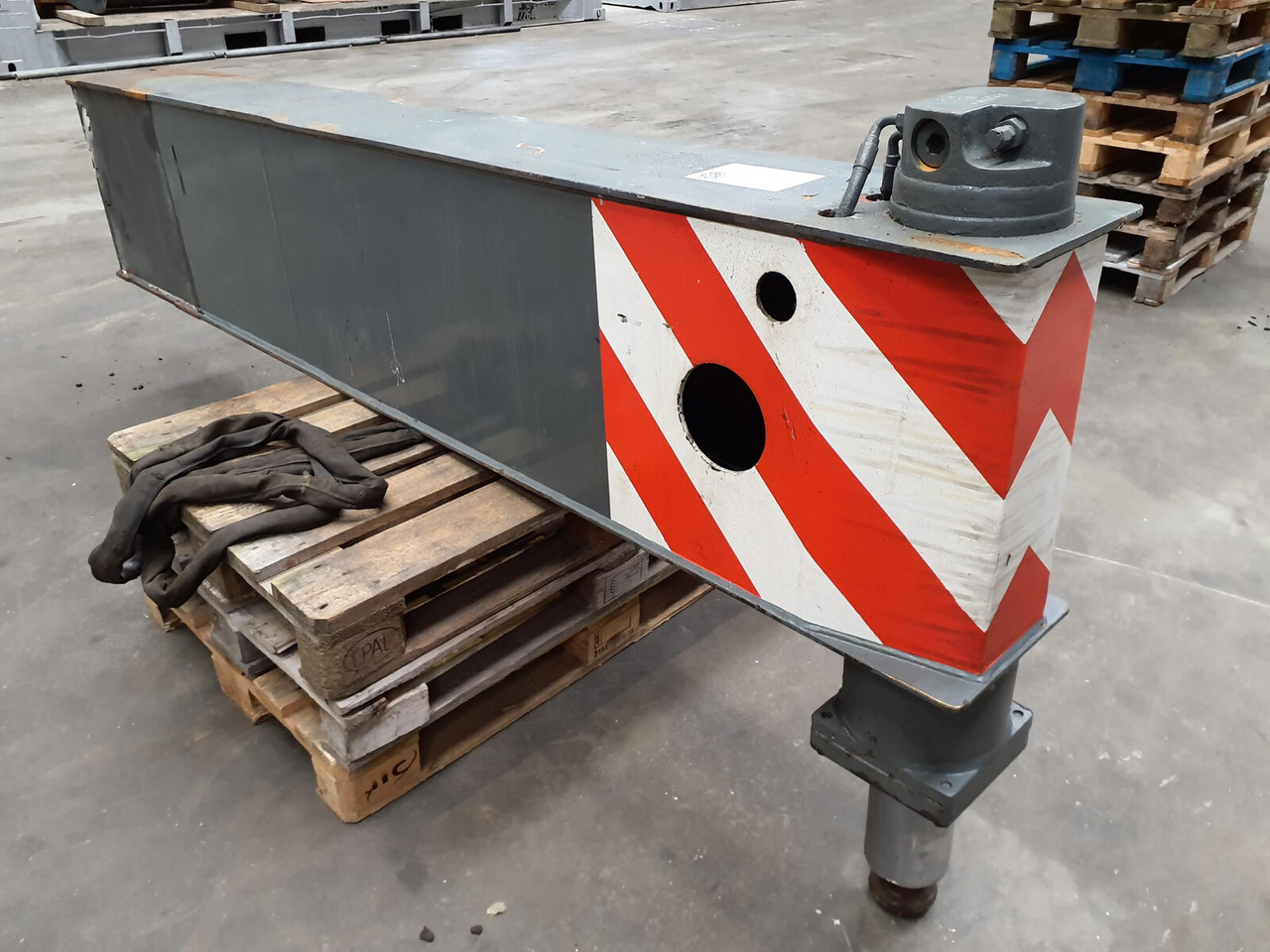 Krupp 70 GMT outriggerbeam rear complete - Suspension for Mobile crane: picture 1 Krupp 70 GMT outriggerbeam rear complete - Suspension for Mobile crane: picture 1