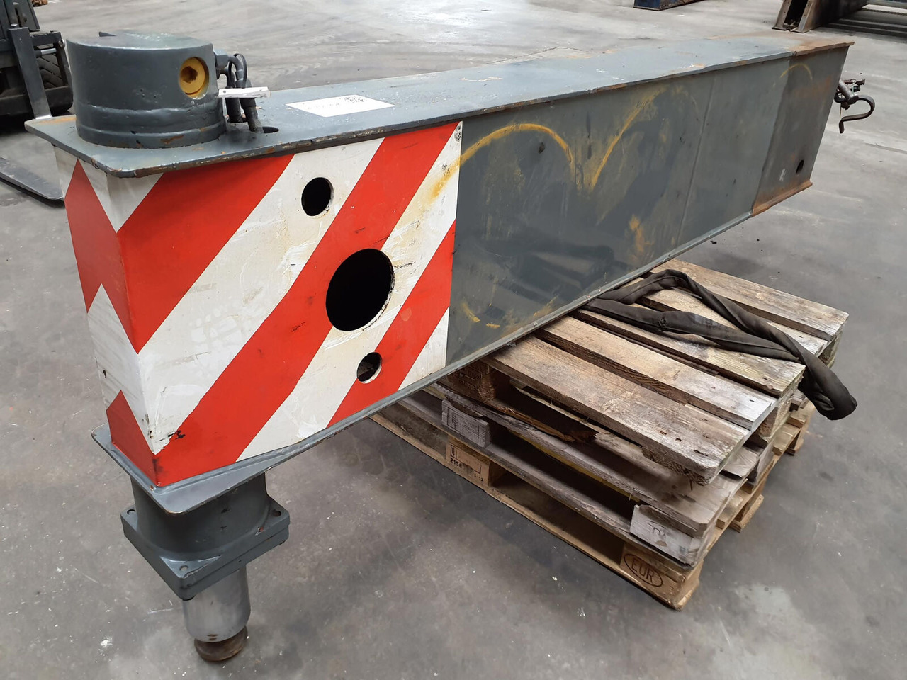 Krupp 70 GMT outriggerbeam rear complete - Suspension for Mobile crane: picture 2 Krupp 70 GMT outriggerbeam rear complete - Suspension for Mobile crane: picture 2