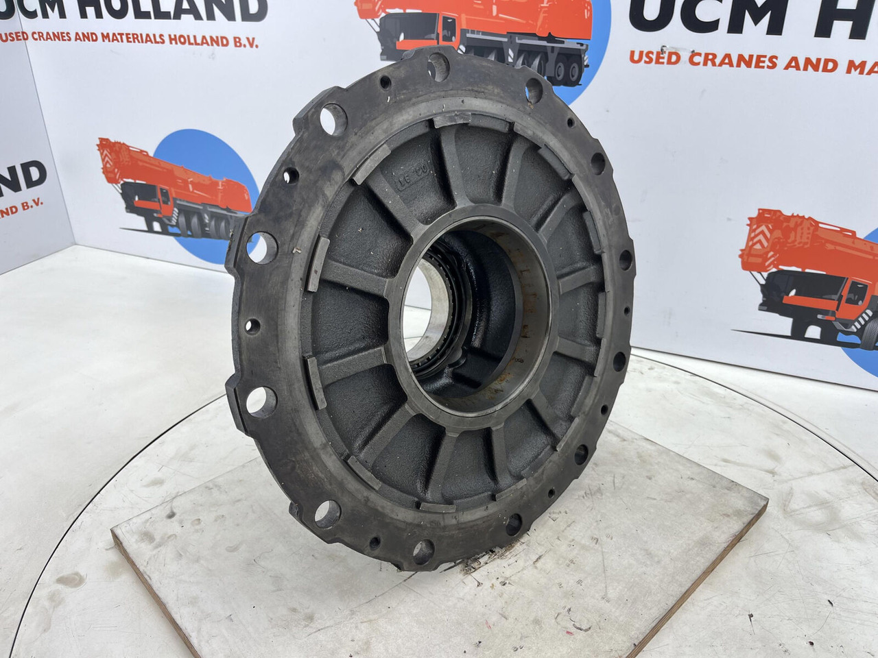 Krupp KMK 3045 Megatrak wheel hub - Wheel hub for Construction machinery: picture 2 Krupp KMK 3045 Megatrak wheel hub - Wheel hub for Construction machinery: picture 2